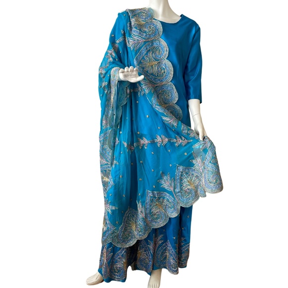 Blue Lengha with Dupatta - Picture 3 of 15